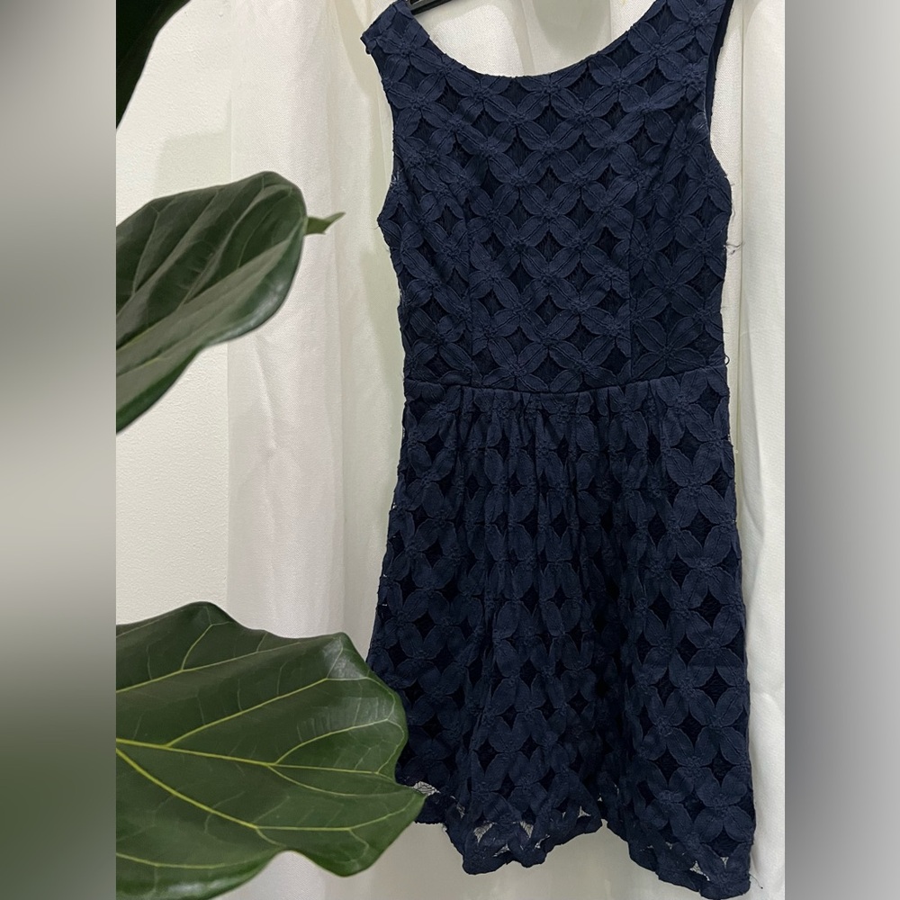City Triangles Dress Textured Navy Blue Size 5 Sleeveless Lace Overlay